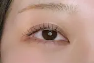 まつ毛パーマ（アイシャンプー込）とトリートメント付き