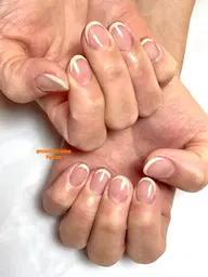 ベースカラー込みで伸びても気にならない◎ 王道フレンチネイル🪽