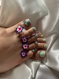 マグネットフットジェルネイル🦶🧲🍃 オフ・ケア込み⭐️パーツつけ放題(当店にて無料・有料パーツ貼り放題