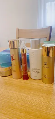 顔筋マッサージ(人幹細胞コスメ使用)