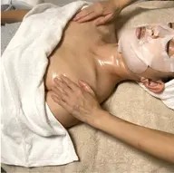 浮腫スッキリ！フェイシャルマッサージ、デコルテ付き