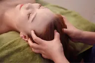 頭デコルテ足裏まで徹底施術】全身もみほぐし足裏人気ヘッドス100分¥9880