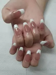 ハンドチップ長さ出し10本+フレンチorシンプルデザインコース➕500円パラジェル変更ができます