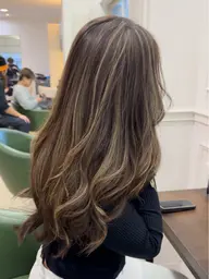 ハイライトカラー(ブリーチ回数相談)＋トリートメント