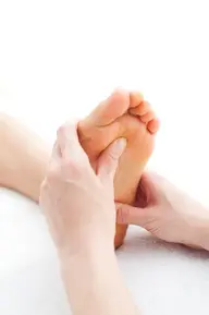 【足つぼリフレクソロジーで心も身体もリフレッシュ！】「あしりらく」60分　5000円