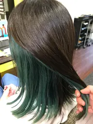 インナーカラーでイメチェン✨【一度はやってみましょ😊】カット+インナーカラー+トリートメント※ブリーチ込みの料金です。
