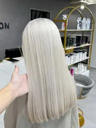 透明感抜群フルブリーチ　(ケアブリーチ)+カラー　詳細を閲覧下さい　リタッチもこちらになります