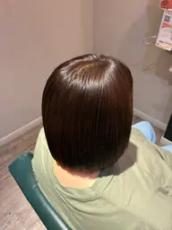 赤みを抑えて柔らかく仕上げるエイジレスグレイカラー
