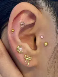 【SNSで話題】耳ツボジュエリーつけ放題（20粒まで）