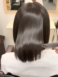 カラー➕ダメージケアトリートメント✨広がりやうねりを抑えるならこれ！