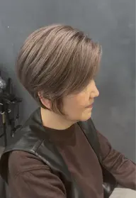 【白髪が好きになる🧑🦳】話題の白髪ぼかしハイライト+美フォルムカット+保湿トリートメント