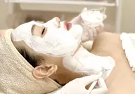 (顔+首)【色素沈着・黒ずみに徹底ケア】光美肌+keilance乳酸ピーリング美白