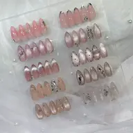 Premium定額デザイン🤍カラー・パーツ位置変更️🆗キラキラ上品ワンホン✧︎*。