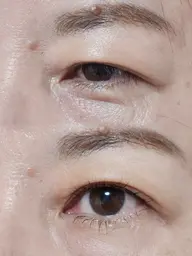 派手は困るけど目元ははっきりさせたい！上下パーマ