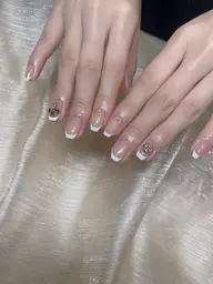 フレンチネイル🌸2個ストーン付き🩷クリアベース