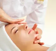 お肌の中から発光‼️コラーゲン導入付✨水光肌を作る光フェイシャル✨