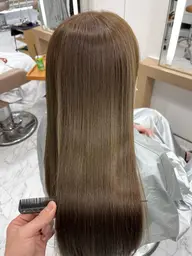 【透明感×ツヤ髪】赤み無しオリーブカラー＋トリートメント ¥13,310