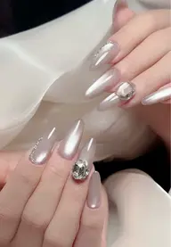 ストーン2本つけ放題➕マグネットジェルネイル1色塗り➕ネイル用品（ハート型LEDランプ無料 ¥4000円分プレゼント）