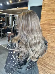 外国人風✨カット＋スペシャルハイライトカラー¥22000