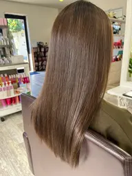 【期間限定】艶カラー＋毛先カット＋うる艶トリートメント