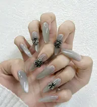 【チップ長さ出し】ワンカラー・ラメグラ+パーツ4個 ¥9500→¥8500 (オフ選択)