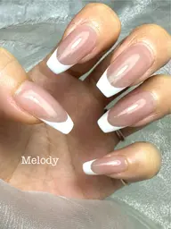 指先が綺麗にみえる ◾︎ フレンチネイル