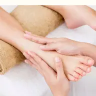 脚リフレ【全身の血行促進、リラックス効果、美容効果】は、足や脚を中心にマッサージやケアを行う健康促進のための施術です