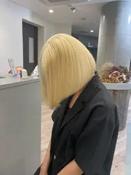 🤍ツヤツヤハイトーンに🤍ホワイトハイブリーチ🤍(ブリーチ2回+カラー)+プチトリートメント🤍暗髪の方ムラ直し🤍