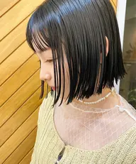 肩上ボブカットモデル（別スタッフが担当）