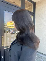 白髪しっかり染め×明るさも楽しめるグレイカラー