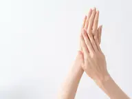 【クイックハンドケアコース】爪の根元の角質をケアしてすっきりとした印象に💅