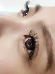 🌹3Dボリュームラッシュ🌹300本(初回のみオフ無料、初回ブラシプレゼント💕) LED変更可能(追加料金有)