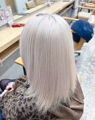 【カラーモデル】受付時間→平日19時半～20時 日曜祝日17時半～18時💎全頭ブリーチ１回＋カラー💎