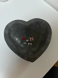 ワンカラーにパーツ付けることできます！100円のパーツから用意してます☺︎