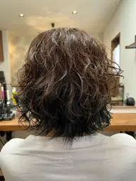 【歴15年以上のベテランスタイリストが担当で安心！カット+パーマ