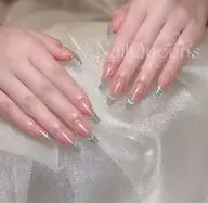 チップ長さだし💅+チークネイル+マグネットフレンチ🧲+パーツ2個💎