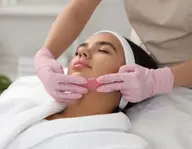 【光り輝くツヤ肌✨】レディースフェイシャルワックス（全顔）👩✨古い角質や産毛を除去してツルスベお肌に🫧