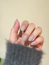 新規様：他店オフ+ケア＋角質除去、3色までカラー選べれる（フラッシュラメもOK），浮かない技術保証。