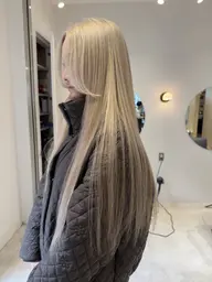 “ロング料金なし”ケアハイブリーチ＋カラー+保湿トリートメント