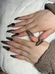 🎀🉐チッブ長さ出し+パ-ツ２個🎀🉐ラメグラデーション🎀🉐ワンホンネイル🎀🉐フラッシュネイル🎀ケア込み