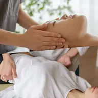 🔹フェイシャル整体＋ヘッドスパ＋全身整体 110分/¥12,000