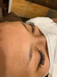 最新LEDエクステ施術後すぐ入浴もOK♪持続力1.5～2倍UP刺激が少なくしみにくい☆ボリュームラッシュつけ放題