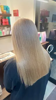 ケアブリーチ＋カラー＋トリートメント❤️