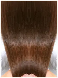 最高級トリートメントベースに髪質に合わせたブレンドトリートメントを使用いたし髪の毛の栄養と輝きを足します。