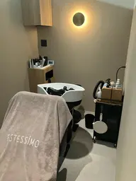 安らぎお疲れの方☘️髪質に合わせたトリートメント & リラックスヘッドスパ☘️頭皮と髪のケアに😄自分のご褒美に👍