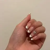 ハンドネイル（フレンチ、ベースカラー無し）ケア込み