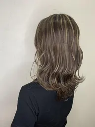 🦋デザインカラー🦋ハイライト＋イルミナ・アディクシーカラー全体染め＋オージュア2ステップTR付き❣️カラーリスト