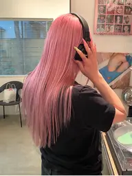 透け感ツヤツヤにみえるダブルカラーです🍓🦴(ブリーチにカラーです😴)