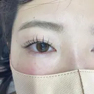 ワンホンマツエク（束感を強調したデザインです）