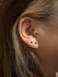 ヘッドマッサージと耳つぼジュエリー